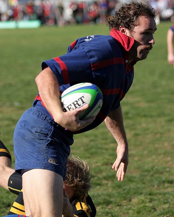 Andy Farquharson running with ball